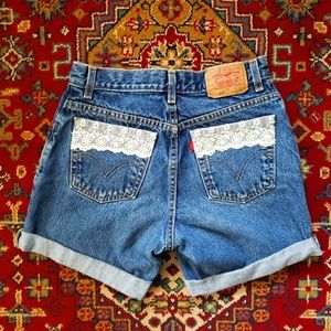❤ VINTAGE | Levi's 550 Denim Shorts - Custom Lace Pocket Detail & Rolled Cuff